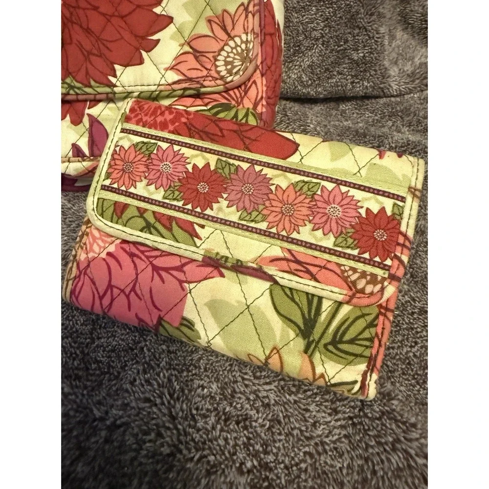 Vera Bradley Knot Just a Clutch Hello Dahlia Purse Handbag Shoulder Bag W/wallet
